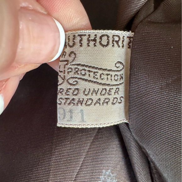 Vintage Fur Label Authority jacket (I don’t think it’s real) - Picture 4 of 7